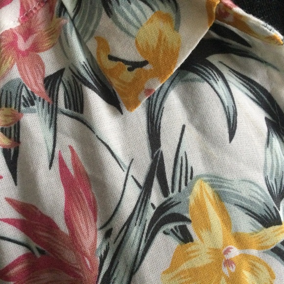 H&M Divided Floral Sleeveless Blouse Top Tropical print Size 12 44 inch Bust - Picture 4 of 7